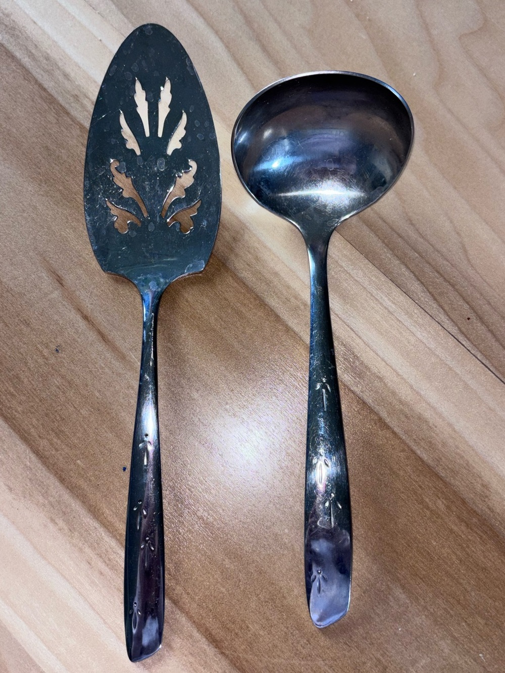 Oneida Duchess Pierced All Stainless Pie Server & Ladle 8 1/2" USA Flatware